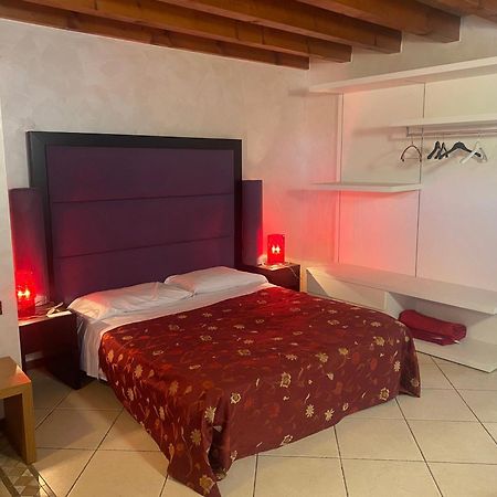 Albergo Le Piante Манерба-дель-Гарда Экстерьер фото