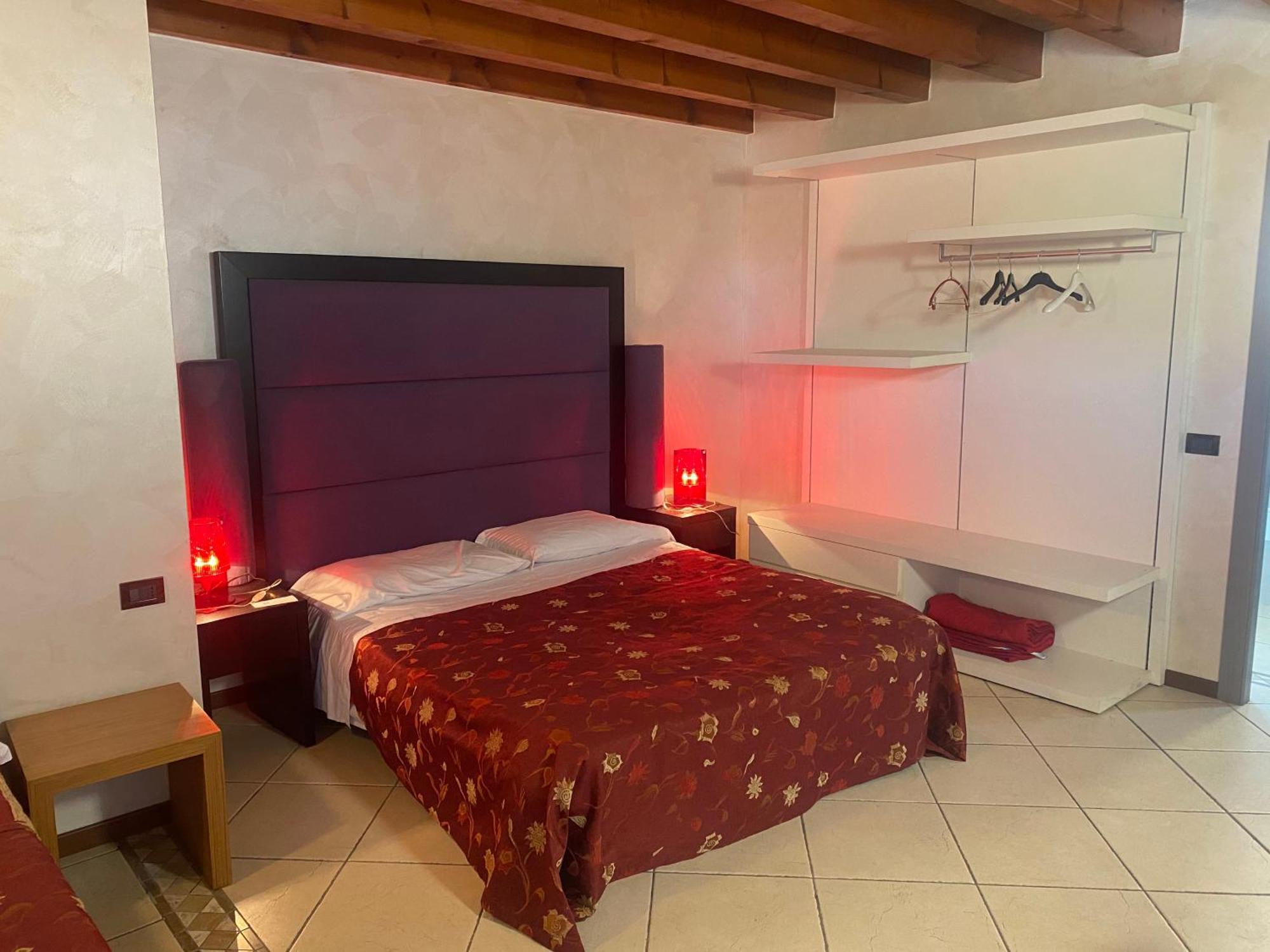 Albergo Le Piante Манерба-дель-Гарда Экстерьер фото