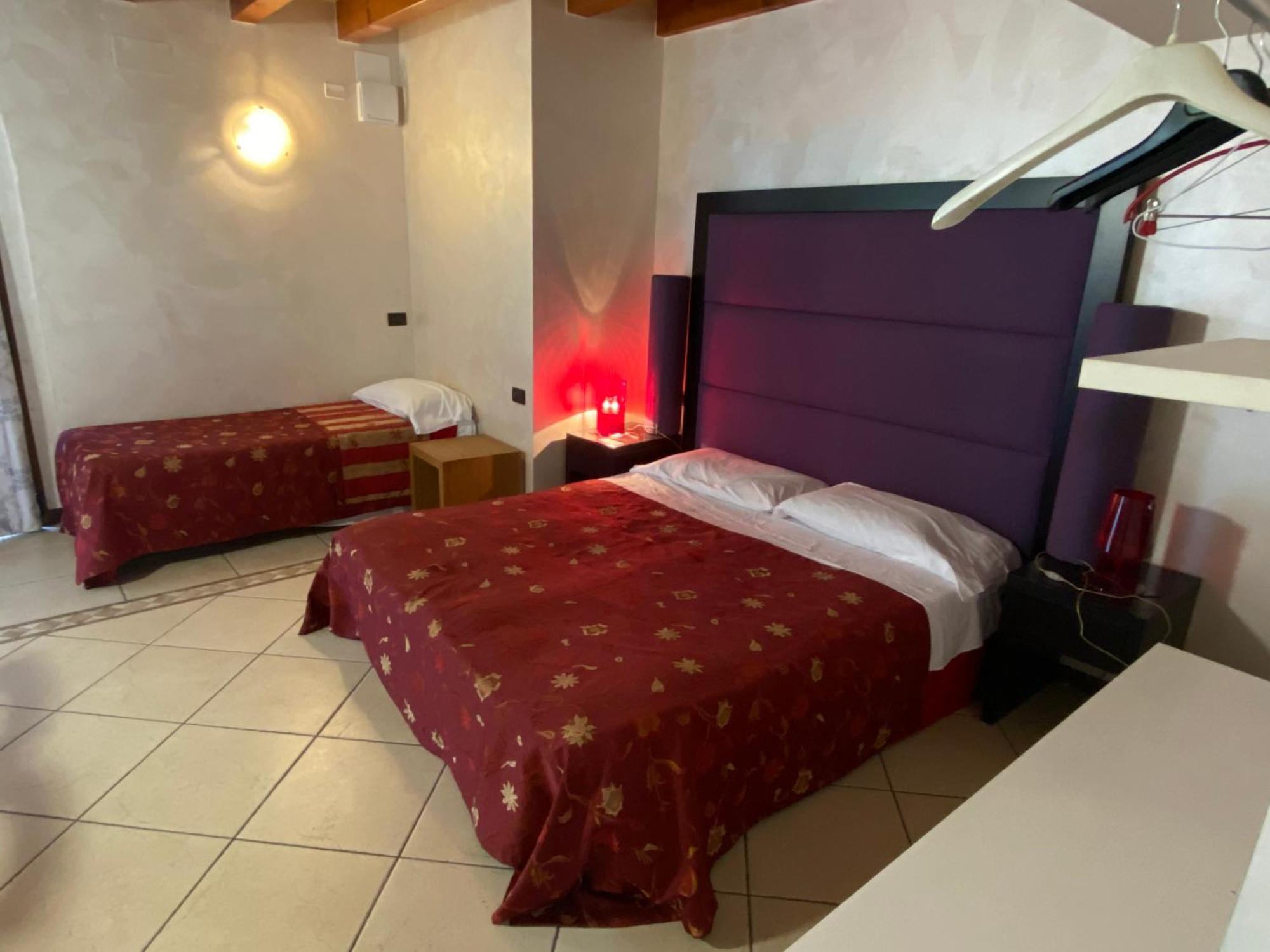Albergo Le Piante Манерба-дель-Гарда Экстерьер фото