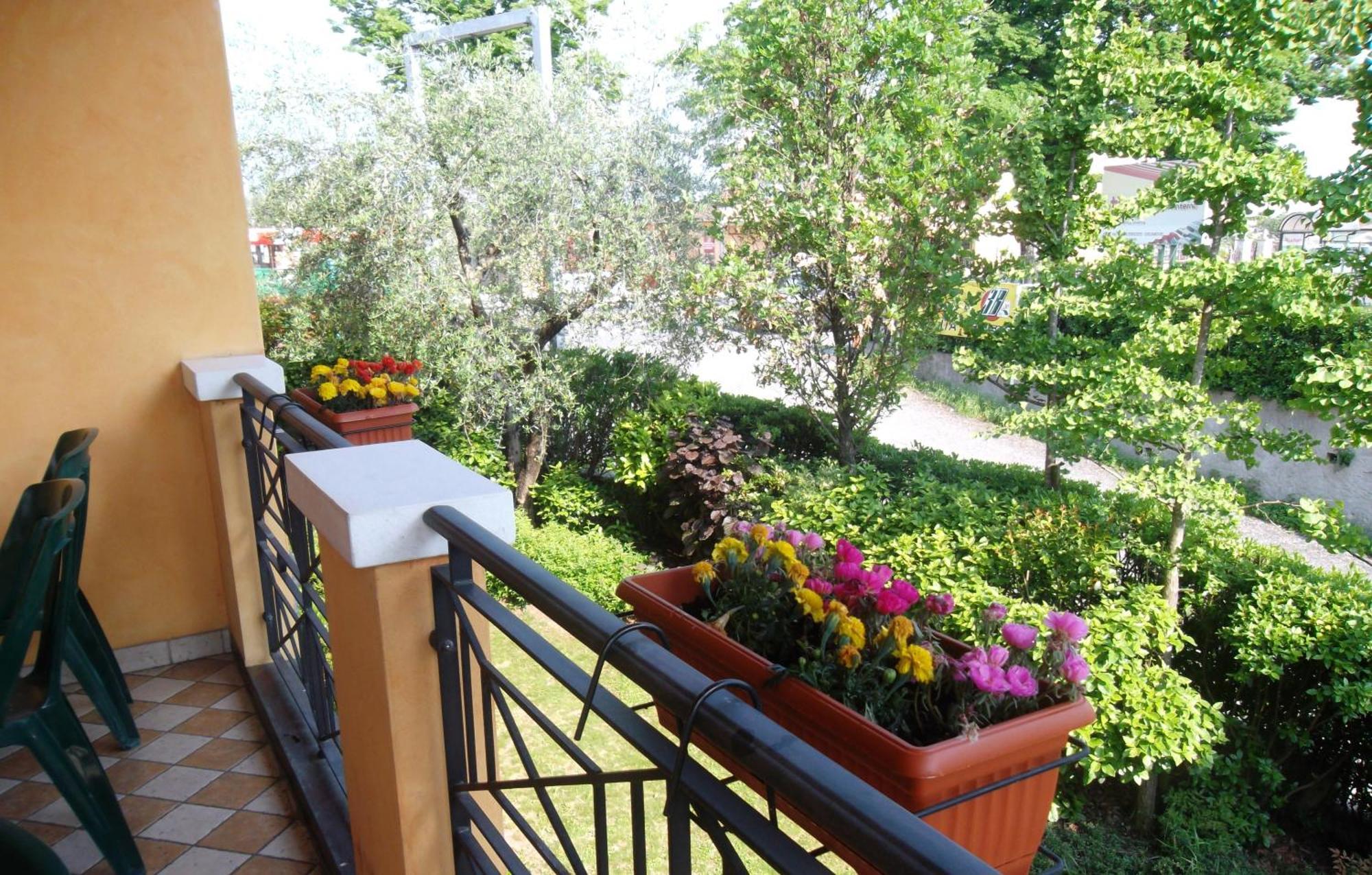 Albergo Le Piante Манерба-дель-Гарда Экстерьер фото