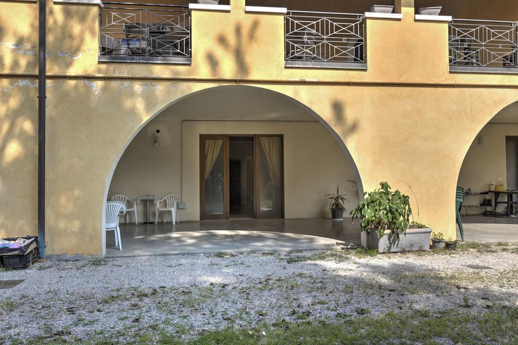 Albergo Le Piante Манерба-дель-Гарда Экстерьер фото