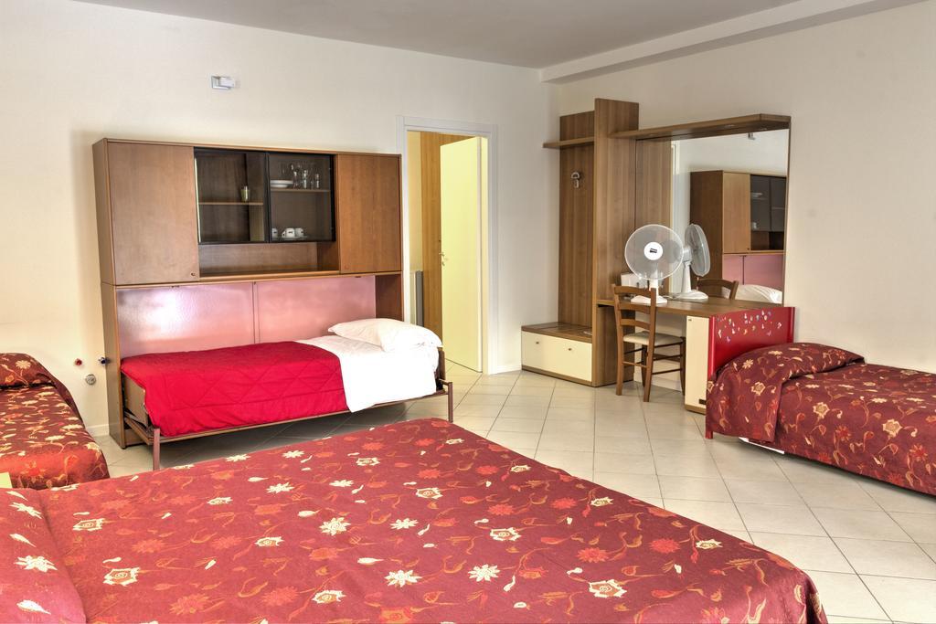 Albergo Le Piante Манерба-дель-Гарда Экстерьер фото