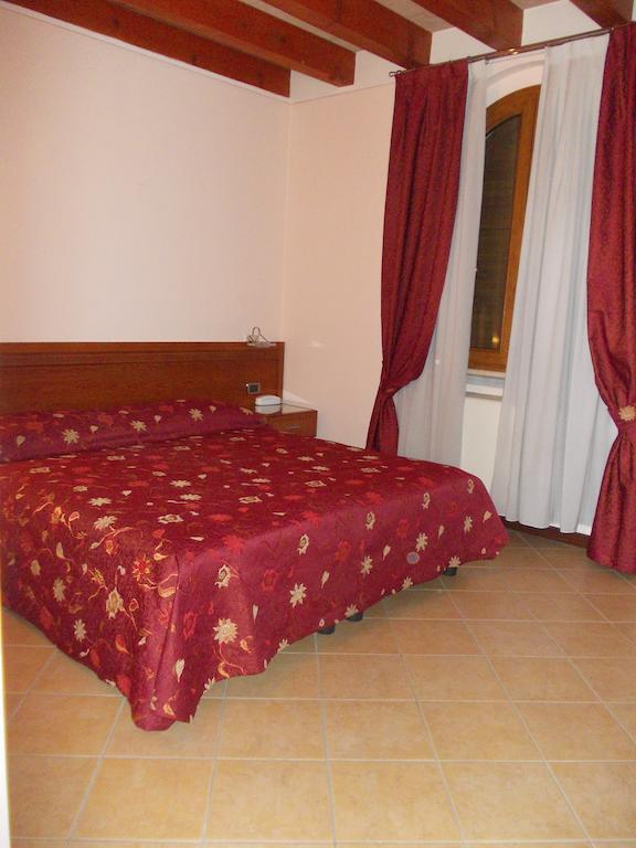 Albergo Le Piante Манерба-дель-Гарда Экстерьер фото
