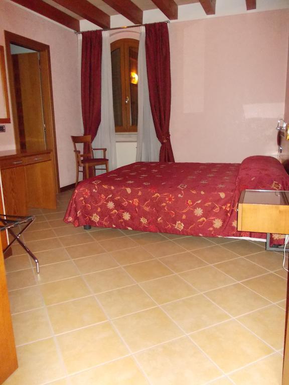 Albergo Le Piante Манерба-дель-Гарда Номер фото
